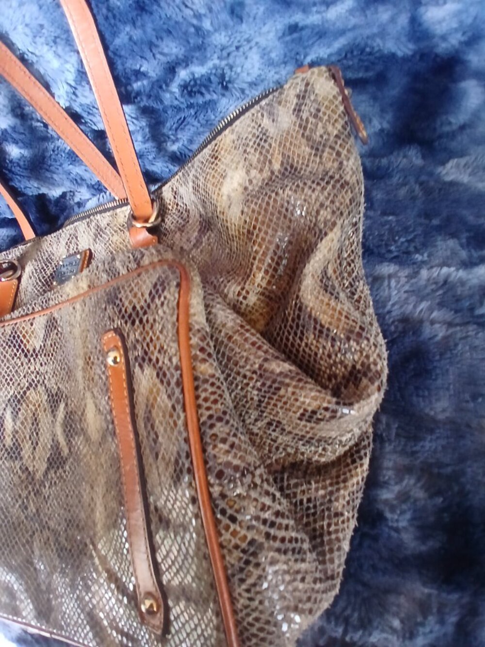 Dooney & Bourke tote handbag - Picture 3 of 9